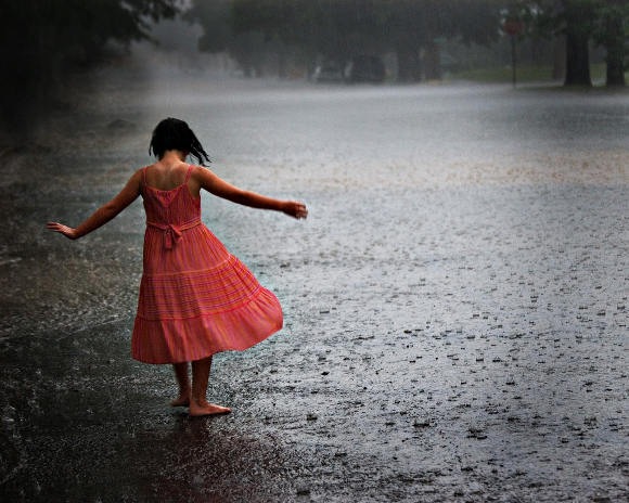 Girl-dancing-rain_Indian_Fashion_Trends