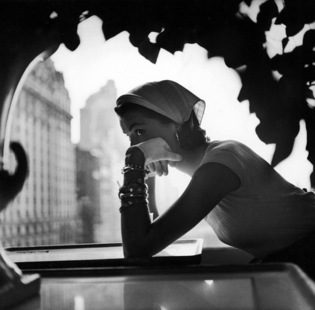 gordon-parks-issues-in-black-and-white-august-fashion-lilly-dache-1952