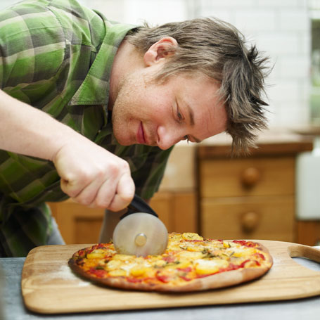 jamie-oliver-pizza-slicer-credit-dkb