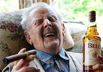 900x900px-LL-7830da55_Old-Man-Drinking-Whiskey-and-Smoking